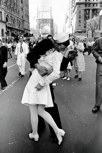 Sailor Kissing Nurse In Times Square
